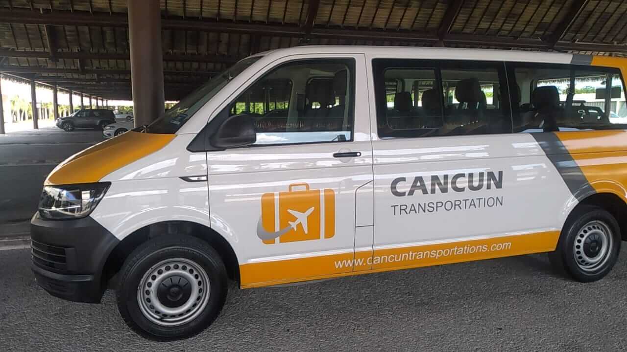 Van de Transporte Privado rotulada