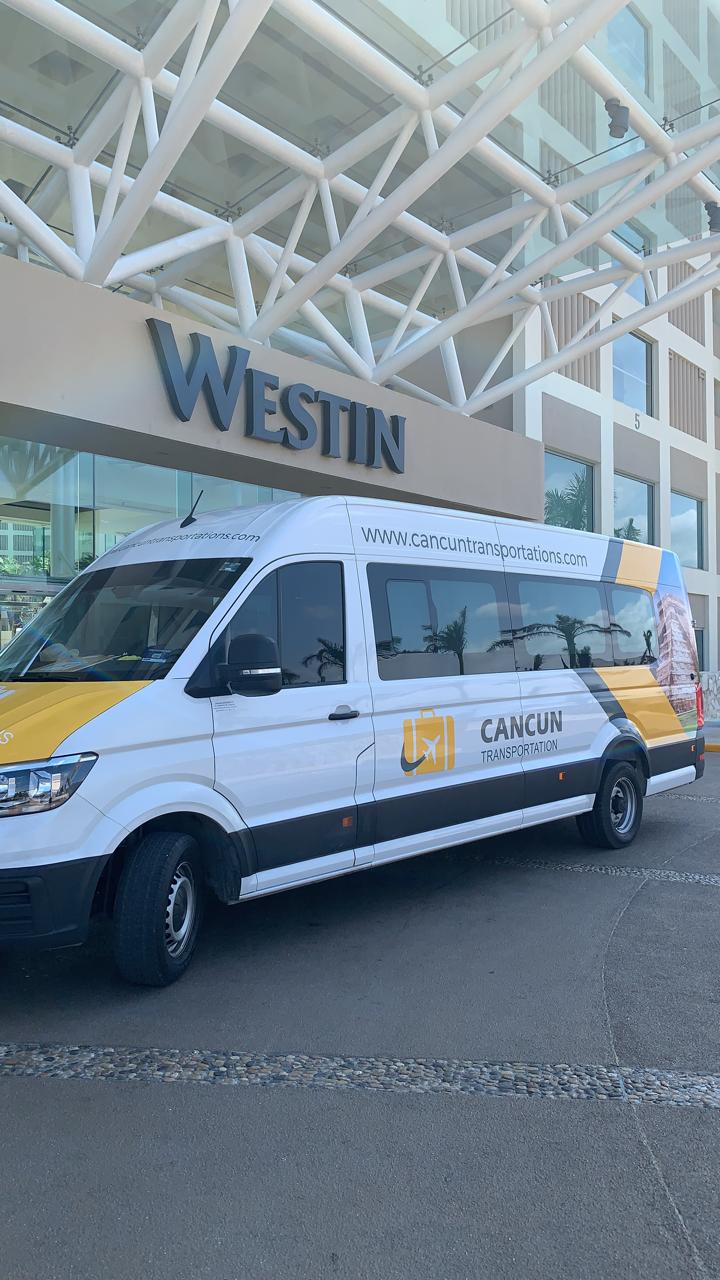 Van espaciosa usada en Transporte para Grupos en Westin Resort