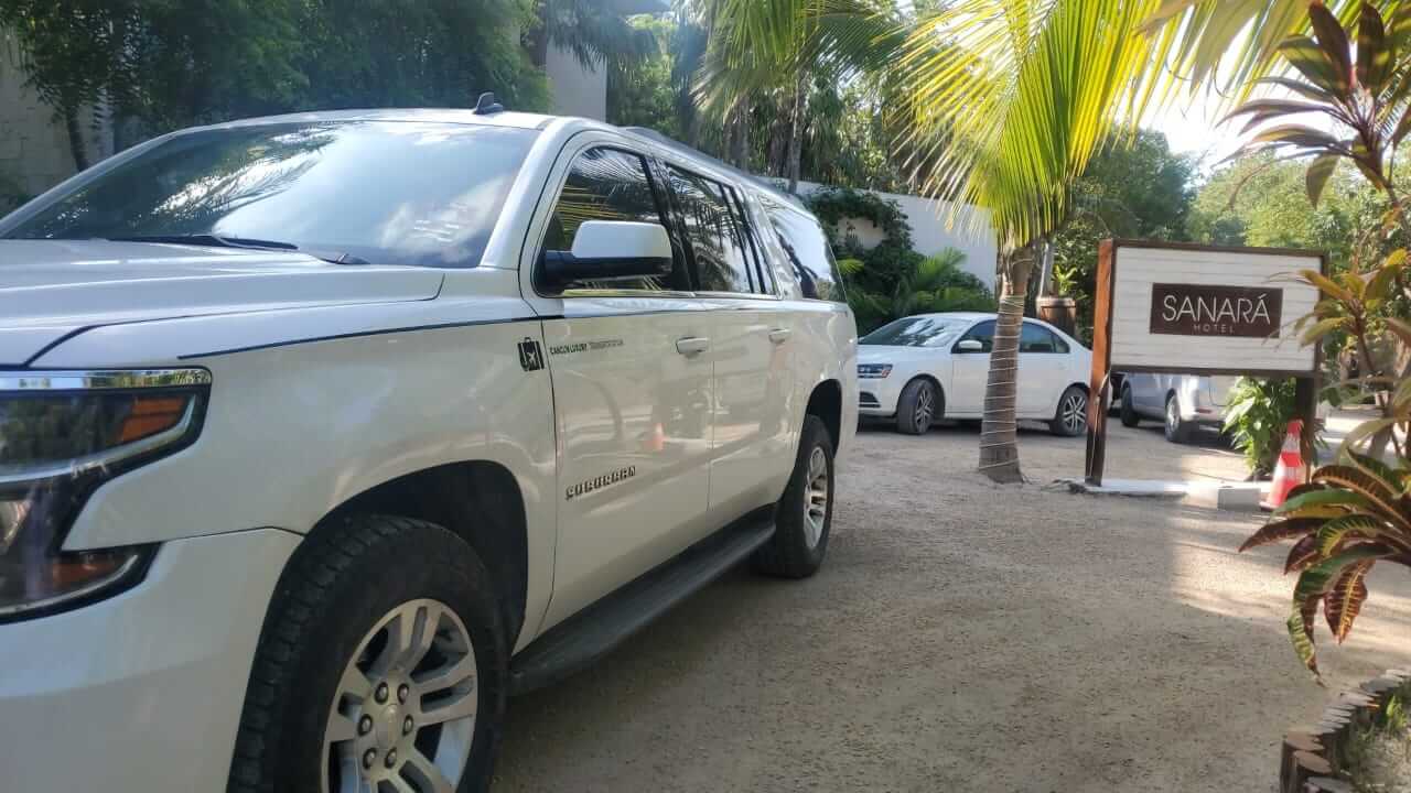 Camioneta de lujo en Sanara Hotel Tulum 